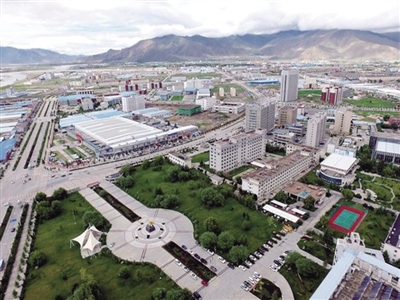 95平方公里;园区距离市中心9公里,距拉萨贡嘎机场45公里,青藏铁路从a